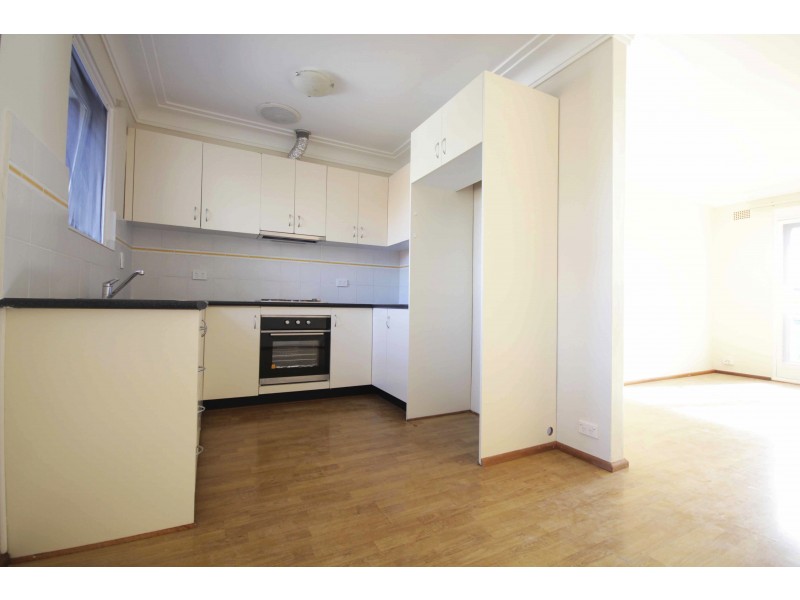 4/21a Farnham Ave, Roselands NSW 2196