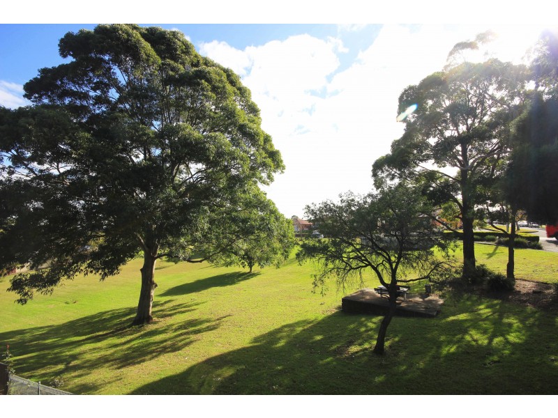 4/21a Farnham Ave, Roselands NSW 2196