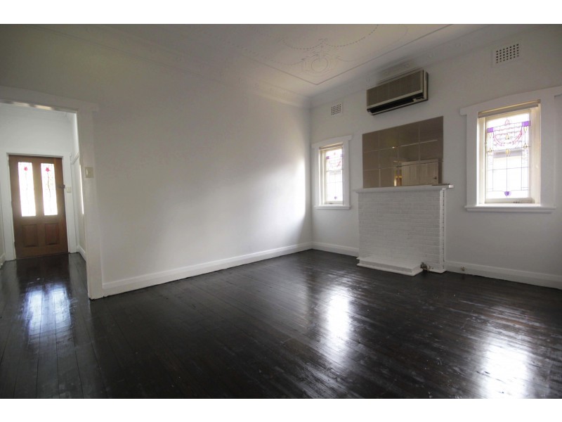 4 Parker Ave, Earlwood NSW 2206