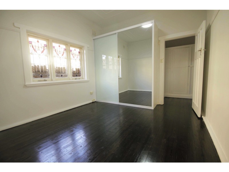 4 Parker Ave, Earlwood NSW 2206