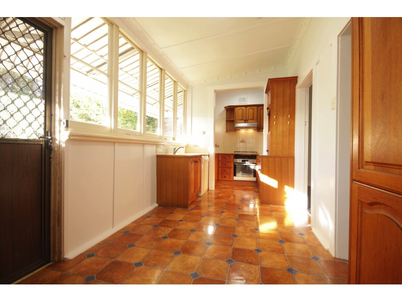 4 Parker Ave, Earlwood NSW 2206