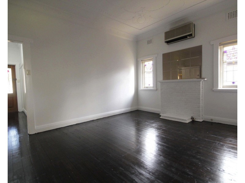 4 Parker Ave, Earlwood NSW 2206