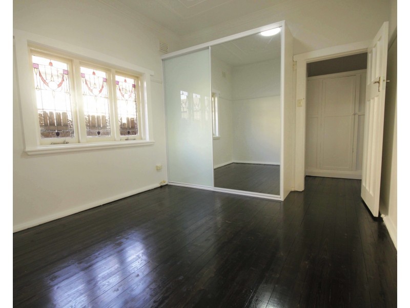 4 Parker Ave, Earlwood NSW 2206