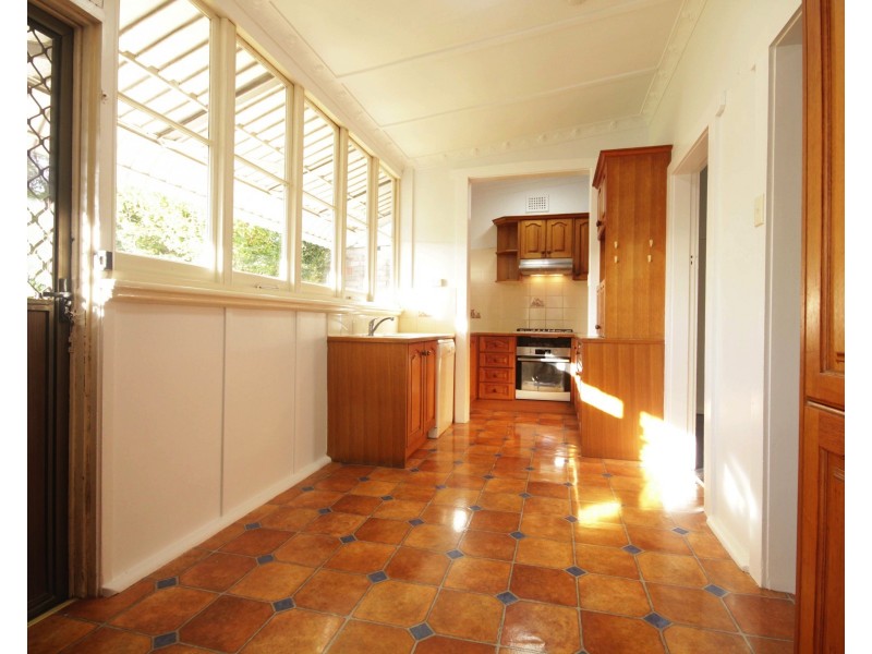 4 Parker Ave, Earlwood NSW 2206