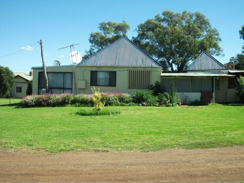 2-4 Scott Street, Cassilis NSW 2329