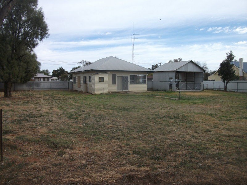 24 Campbell Street, Trangie NSW 2823