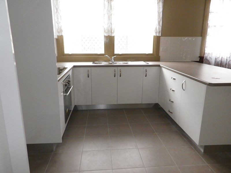 2 Greenfields Avenue, West Kempsey NSW 2440