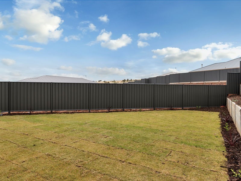 8 Vista Court, Hillbank SA 5112