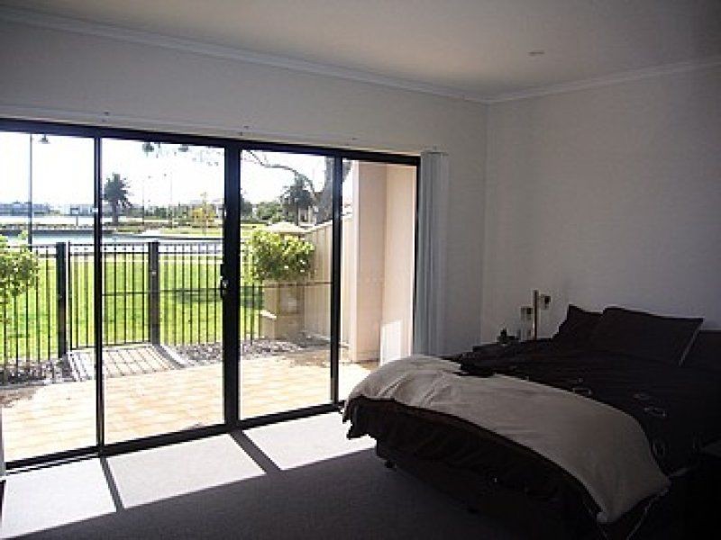 2/39 Windermere Crescent, Mawson Lakes SA 5095