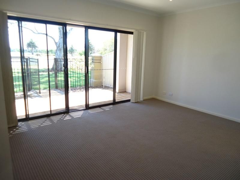 2/39 Windermere Crescent, Mawson Lakes SA 5095