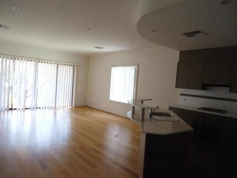 8/39 Windermere Crescent, Mawson Lakes SA 5095