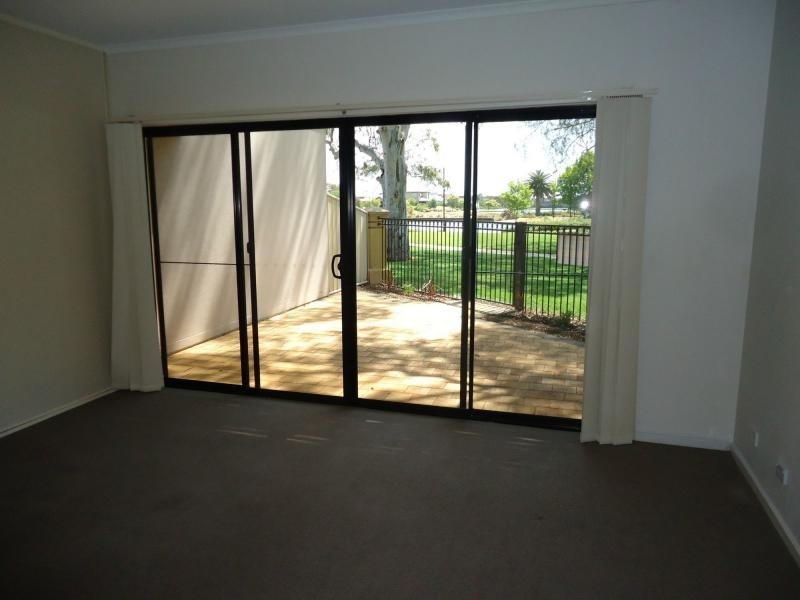 8/39 Windermere Crescent, Mawson Lakes SA 5095