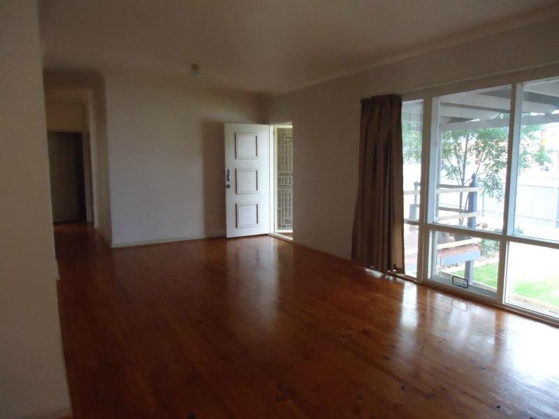 24 Raymond Road, Para Hills SA 5096