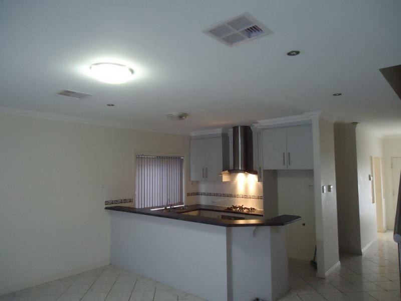 7 Lord Howe Crescent, Mawson Lakes SA 5095