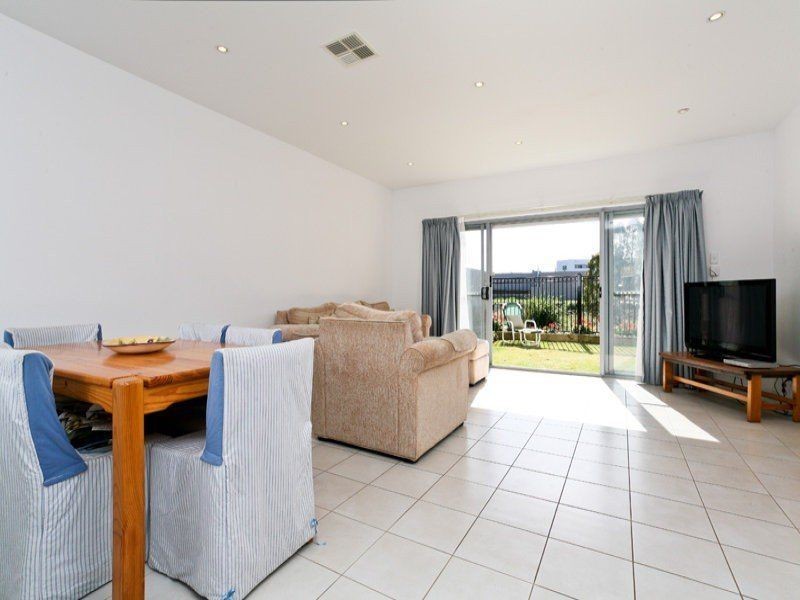 72 Harvey Cct Street, Mawson Lakes SA 5095