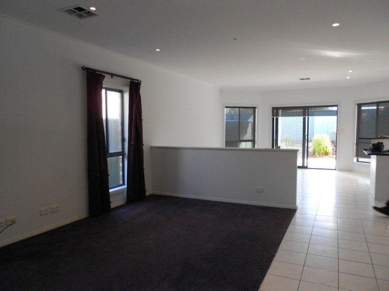 5 Chapman Court, Mawson Lakes SA 5095