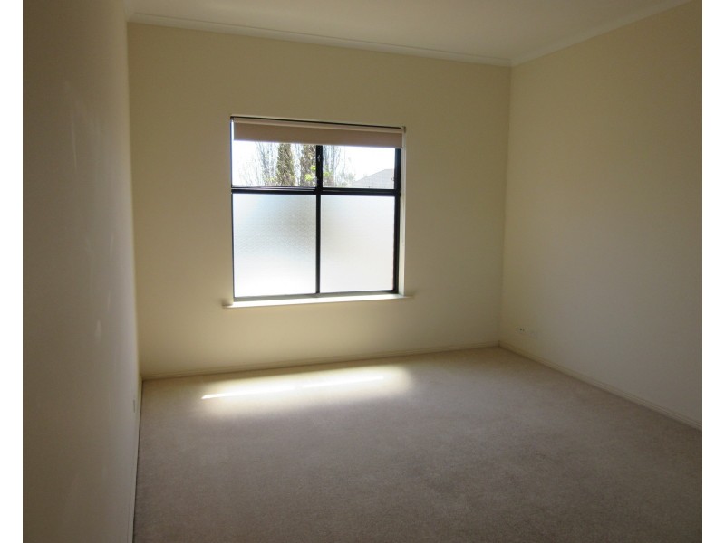 33 Park Way, Mawson Lakes SA 5095