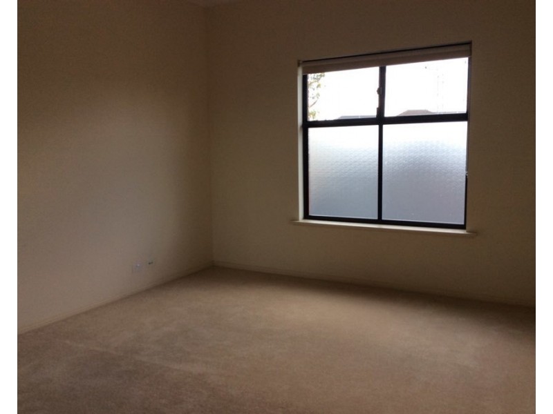 33 Park Way, Mawson Lakes SA 5095