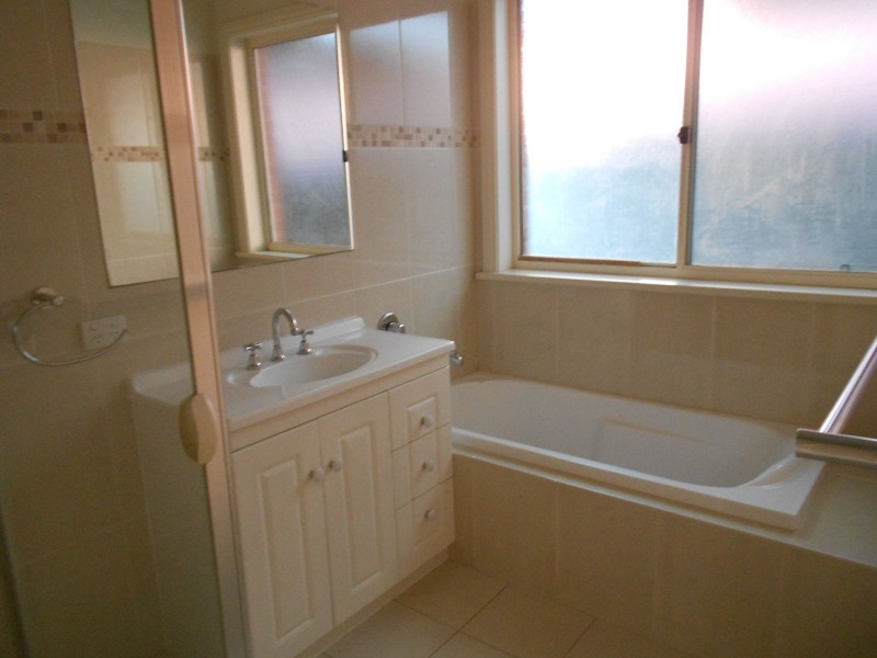 4 Lord Howe Crescent, Mawson Lakes SA 5095