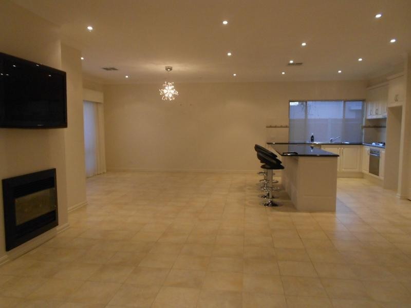 10 Nelson Crescent, Mawson Lakes SA 5095