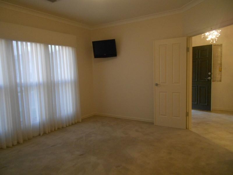 10 Nelson Crescent, Mawson Lakes SA 5095