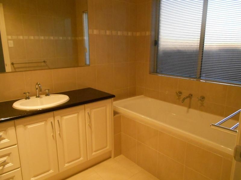 10 Nelson Crescent, Mawson Lakes SA 5095