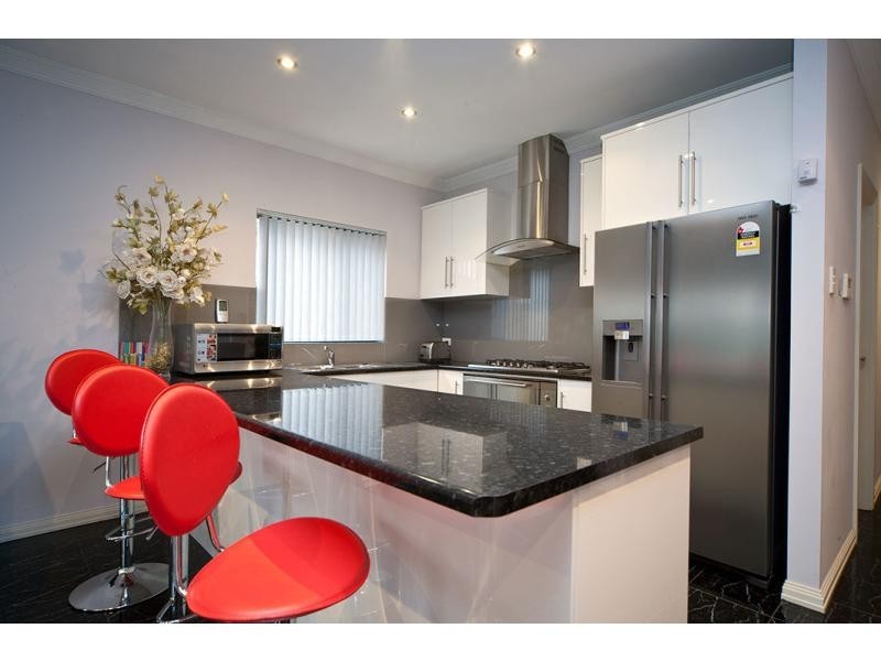 4 Victoria Parade, Mawson Lakes SA 5095