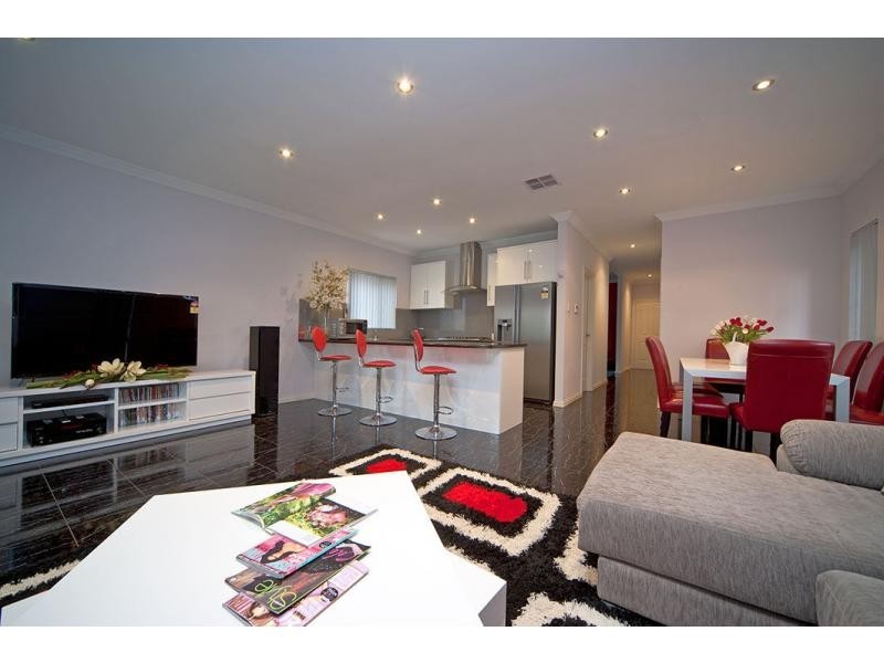 4 Victoria Parade, Mawson Lakes SA 5095