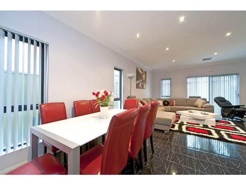 4 Victoria Parade, Mawson Lakes SA 5095