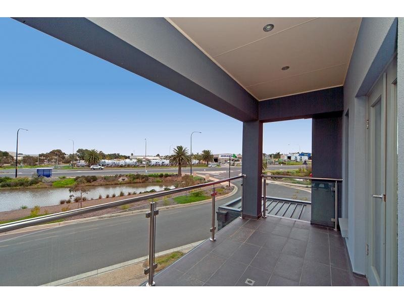 4 Victoria Parade, Mawson Lakes SA 5095