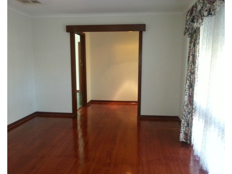 28 Harrow Rd, Para Hills West SA 5096