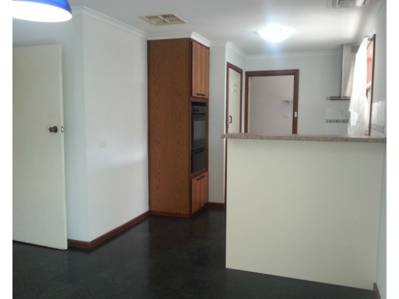 28 Harrow Rd, Para Hills West SA 5096