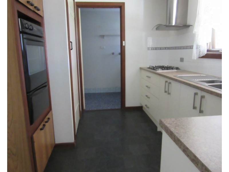 28 Harrow Rd, Para Hills West SA 5096