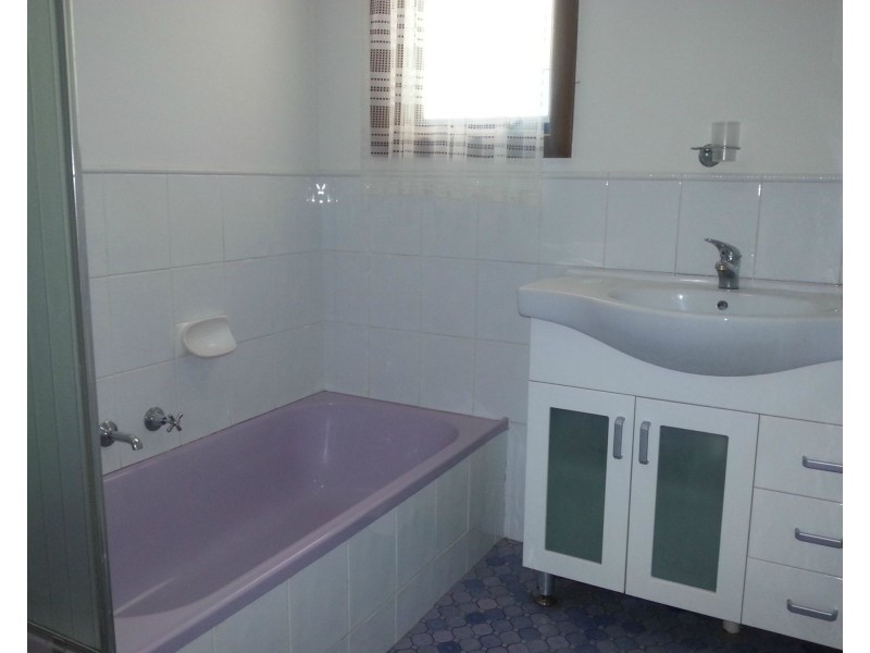 28 Harrow Rd, Para Hills West SA 5096