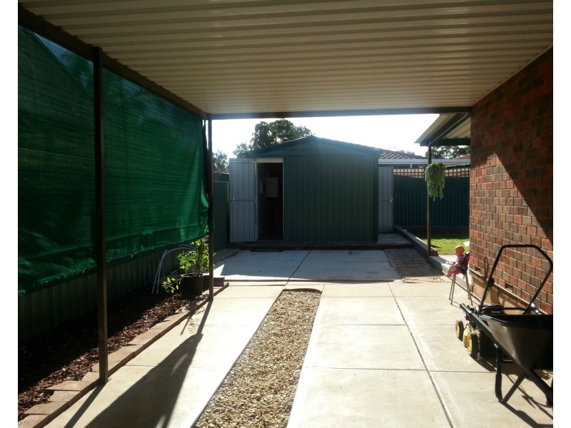28 Harrow Rd, Para Hills West SA 5096