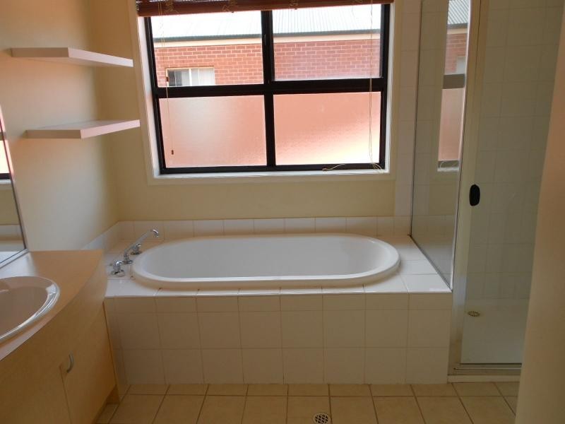 16 Parkview Drive, Mawson Lakes SA 5095