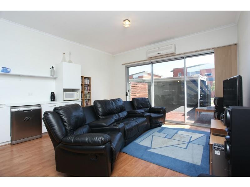 9 Cathedral Circuit, Mawson Lakes SA 5095