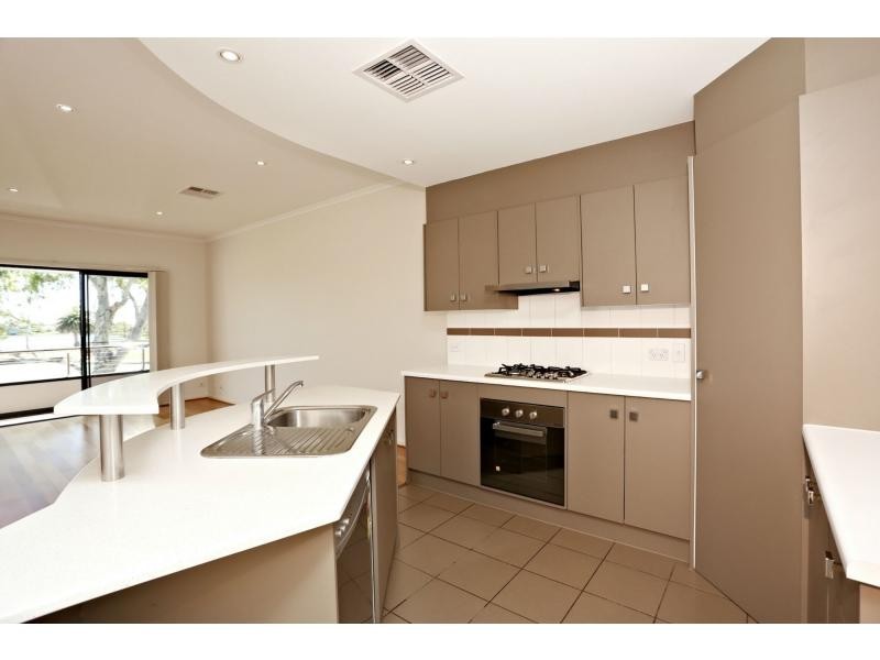 4/39 Windermere Crescent, Mawson Lakes SA 5095