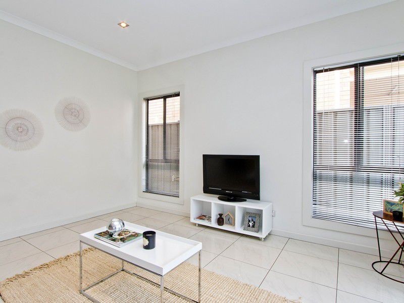 10 Borduy Street, The Bridges, Mawson Lakes SA 5095