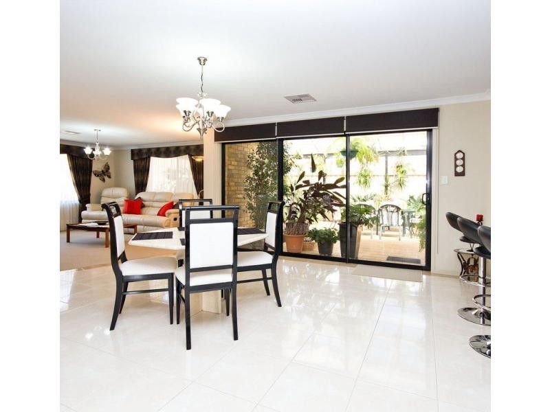 8 Overlander Way, Smithfield SA 5114