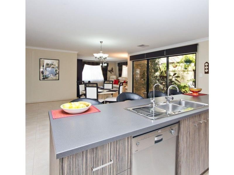 8 Overlander Way, Smithfield SA 5114