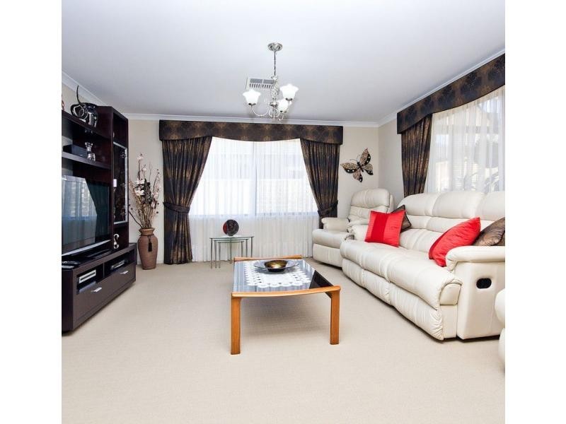 8 Overlander Way, Smithfield SA 5114