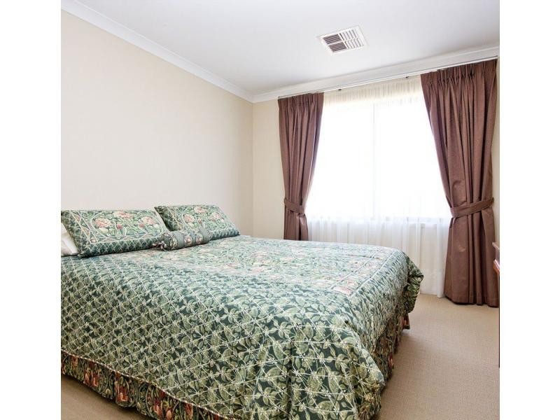 8 Overlander Way, Smithfield SA 5114