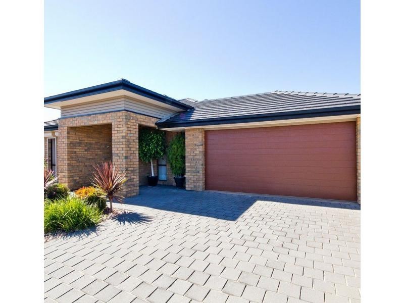 8 Overlander Way, Smithfield SA 5114