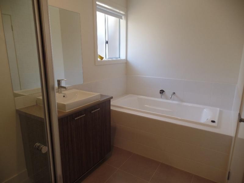 12 Springfield Avenue, Direk SA 5110