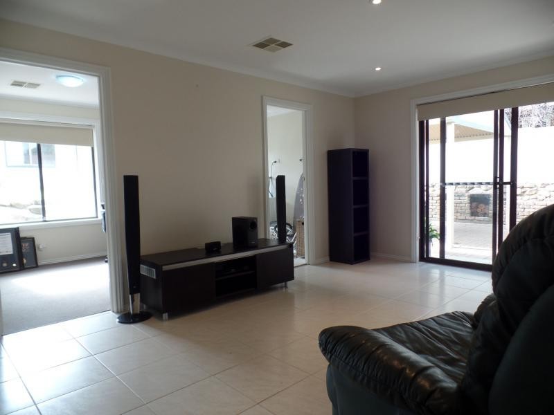 8a Buckley Crescent, Fairview Park SA 5126