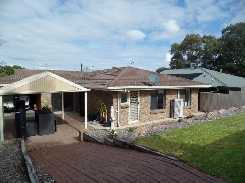 8a Buckley Crescent, Fairview Park SA 5126