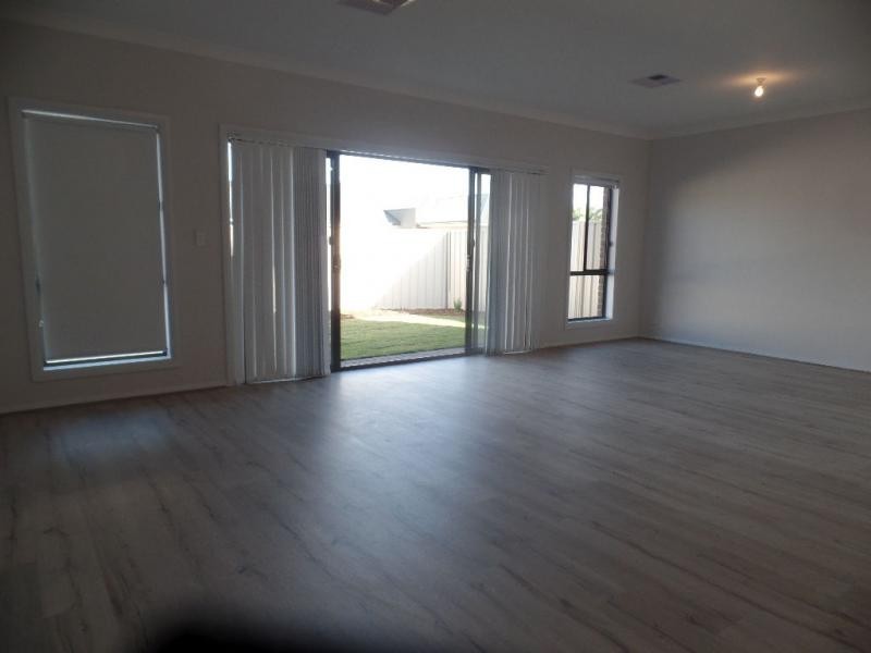 1/11 Minna Terrace, Semaphore Park SA 5019