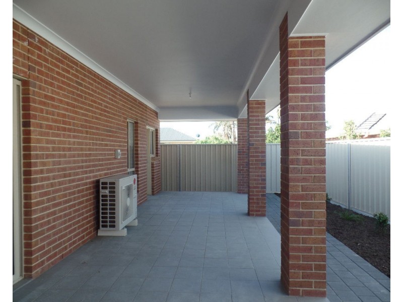 2/11 Minna Terrace, Semaphore Park SA 5019