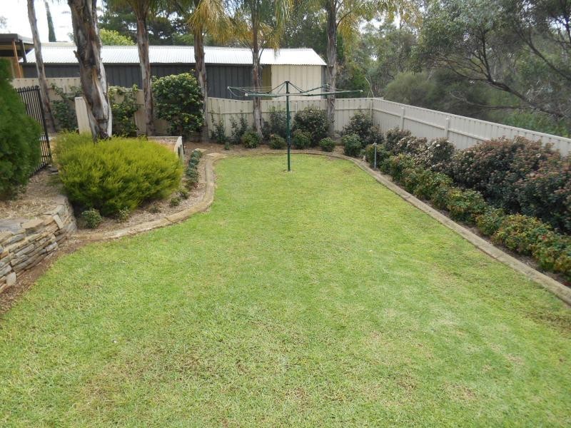 8 Frances Avenue, Para Hills SA 5096